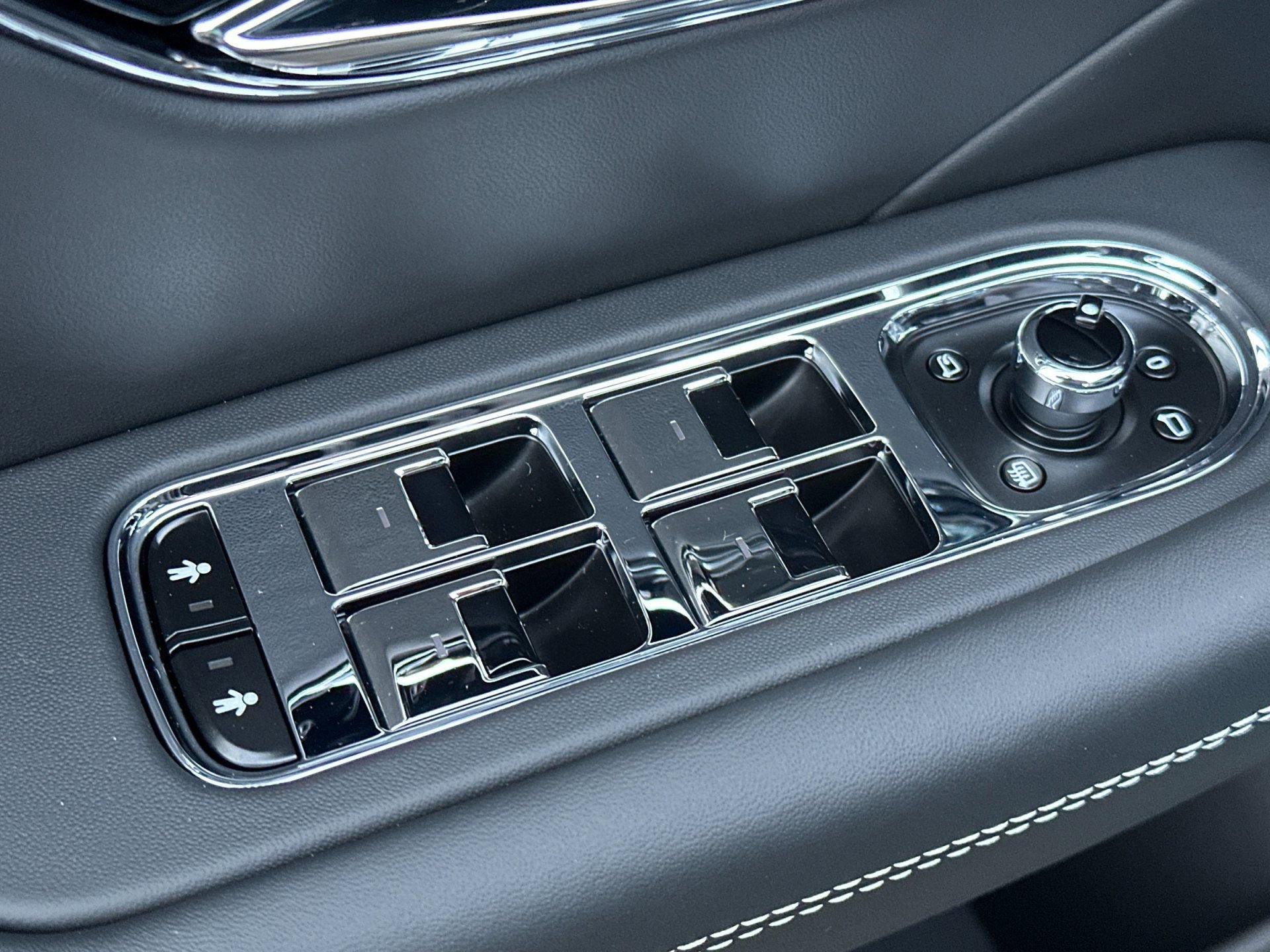 New 2026 Bentley Flying Spur Plug-In Hybrid image 15