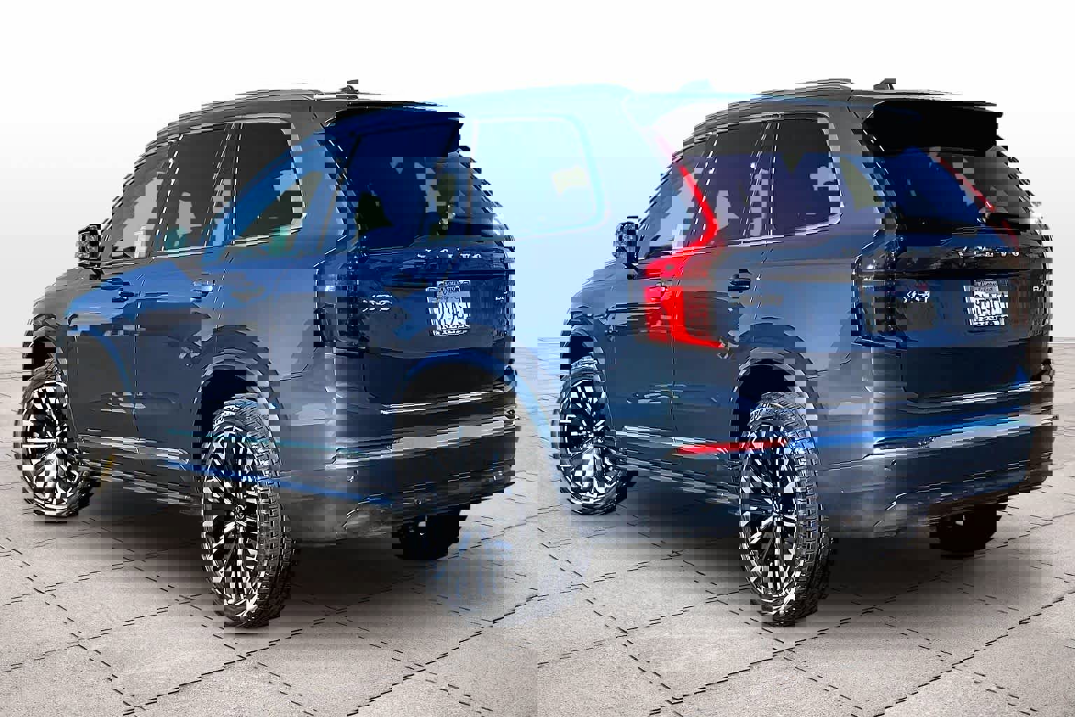 Used 2025 Volvo XC90 B6 Core w/ Protection Package Premier image 15