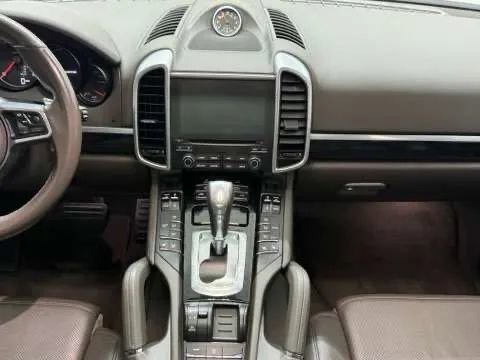 Used 2018 Porsche Cayenne Platinum Edition image 24