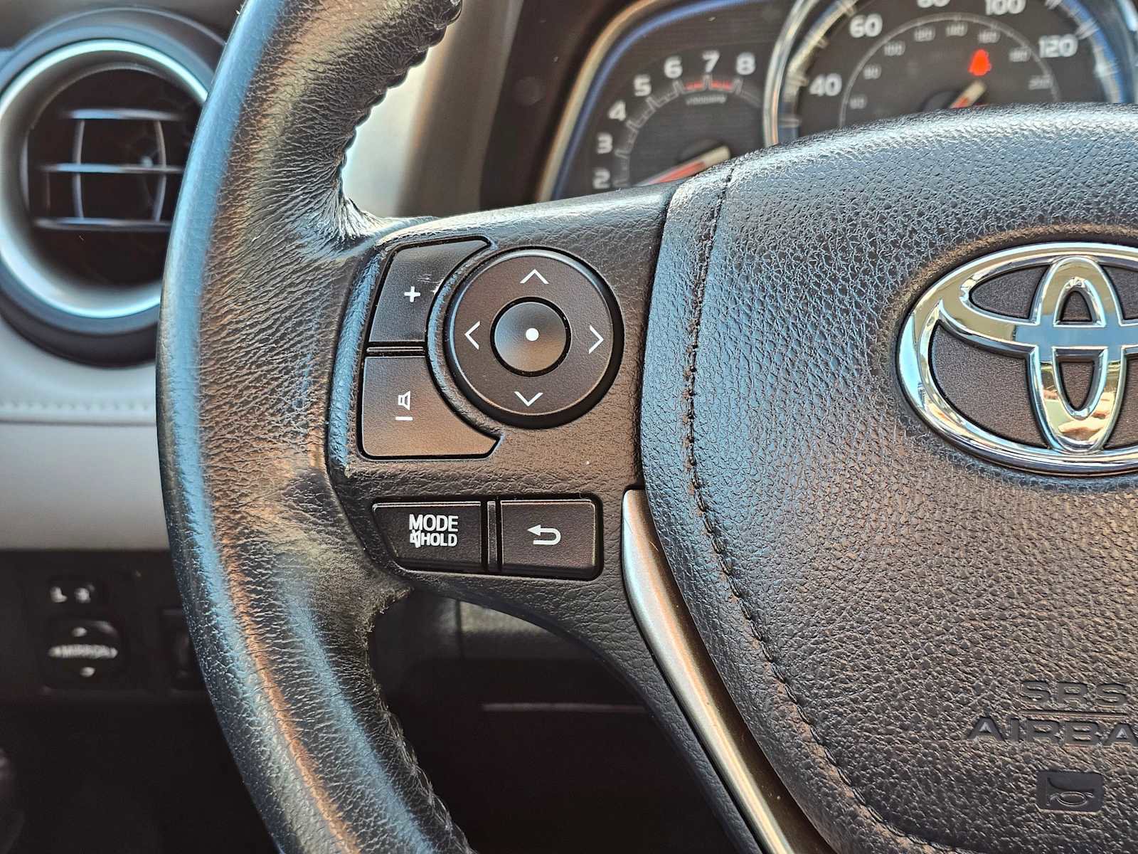 Used 2015 Toyota RAV4 Limited image 32