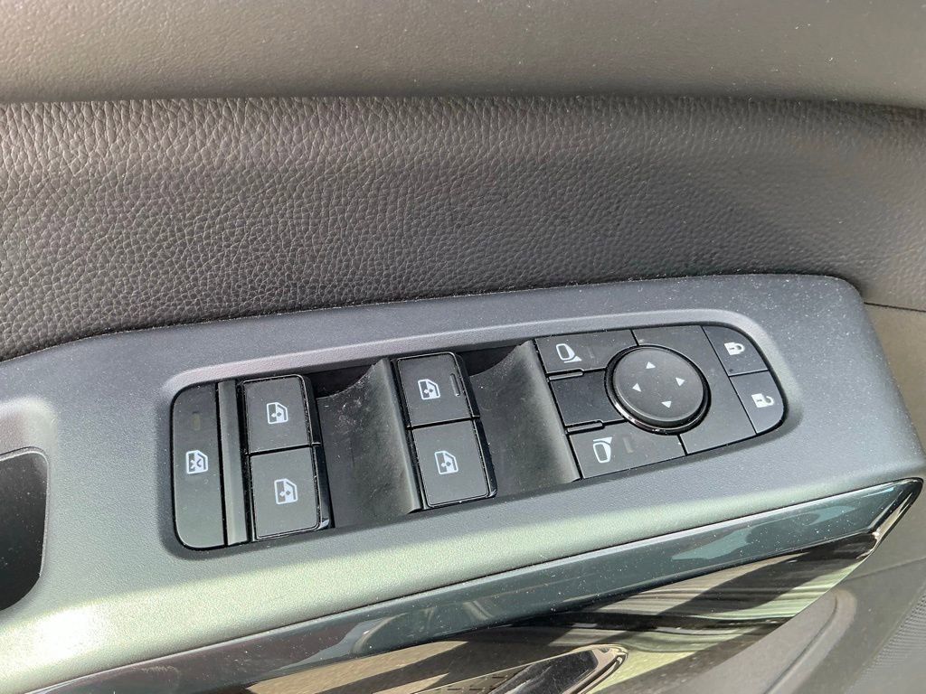 Used 2024 Nissan Pathfinder SV FWD image 7