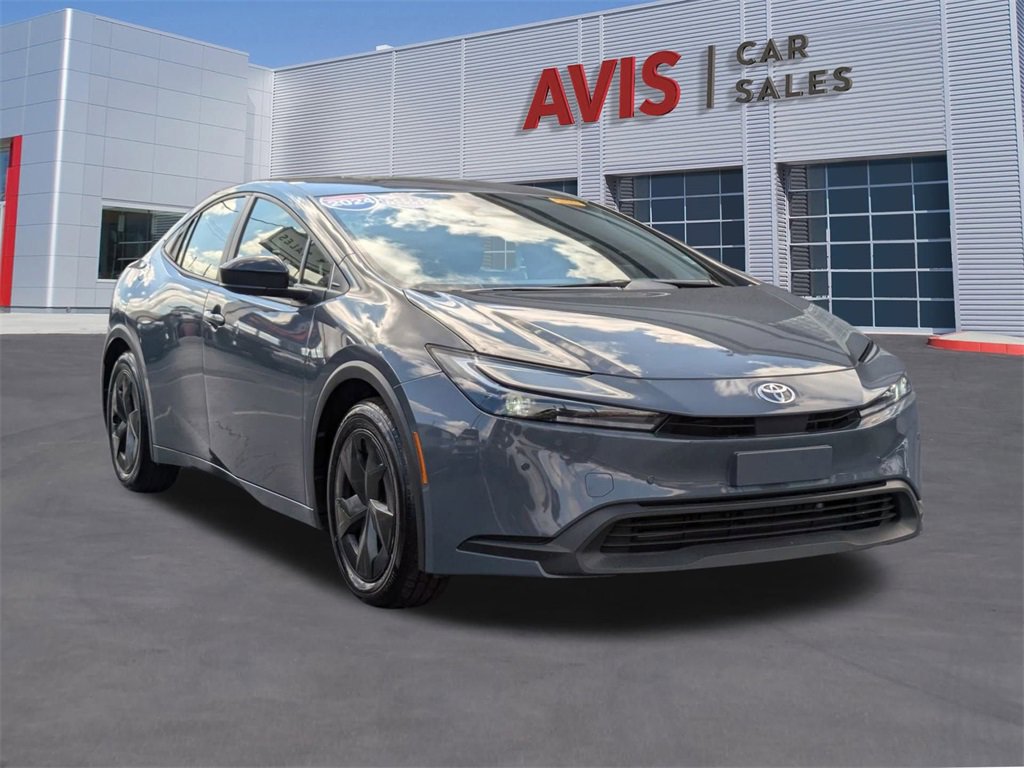 Used 2024 Toyota Prius LE image 3