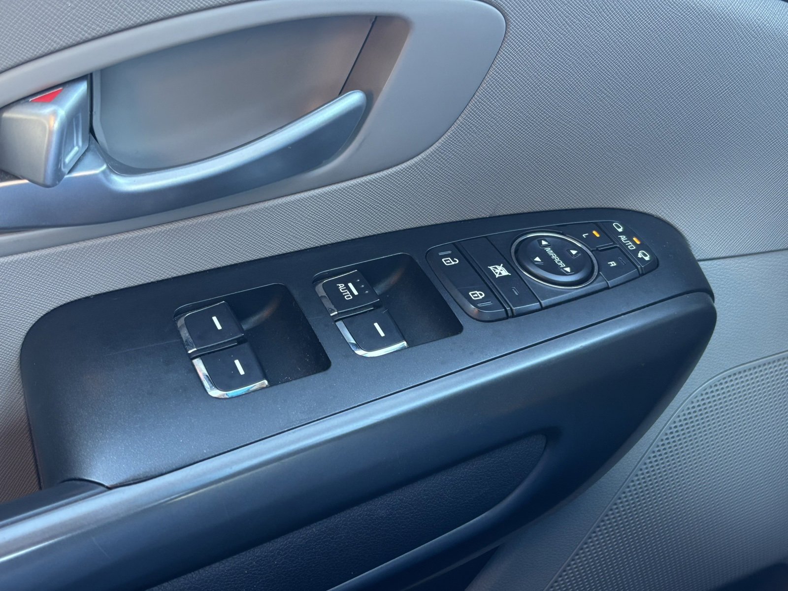 Used 2018 Kia Sedona LX w/ LX Essentials Premium Package image 12