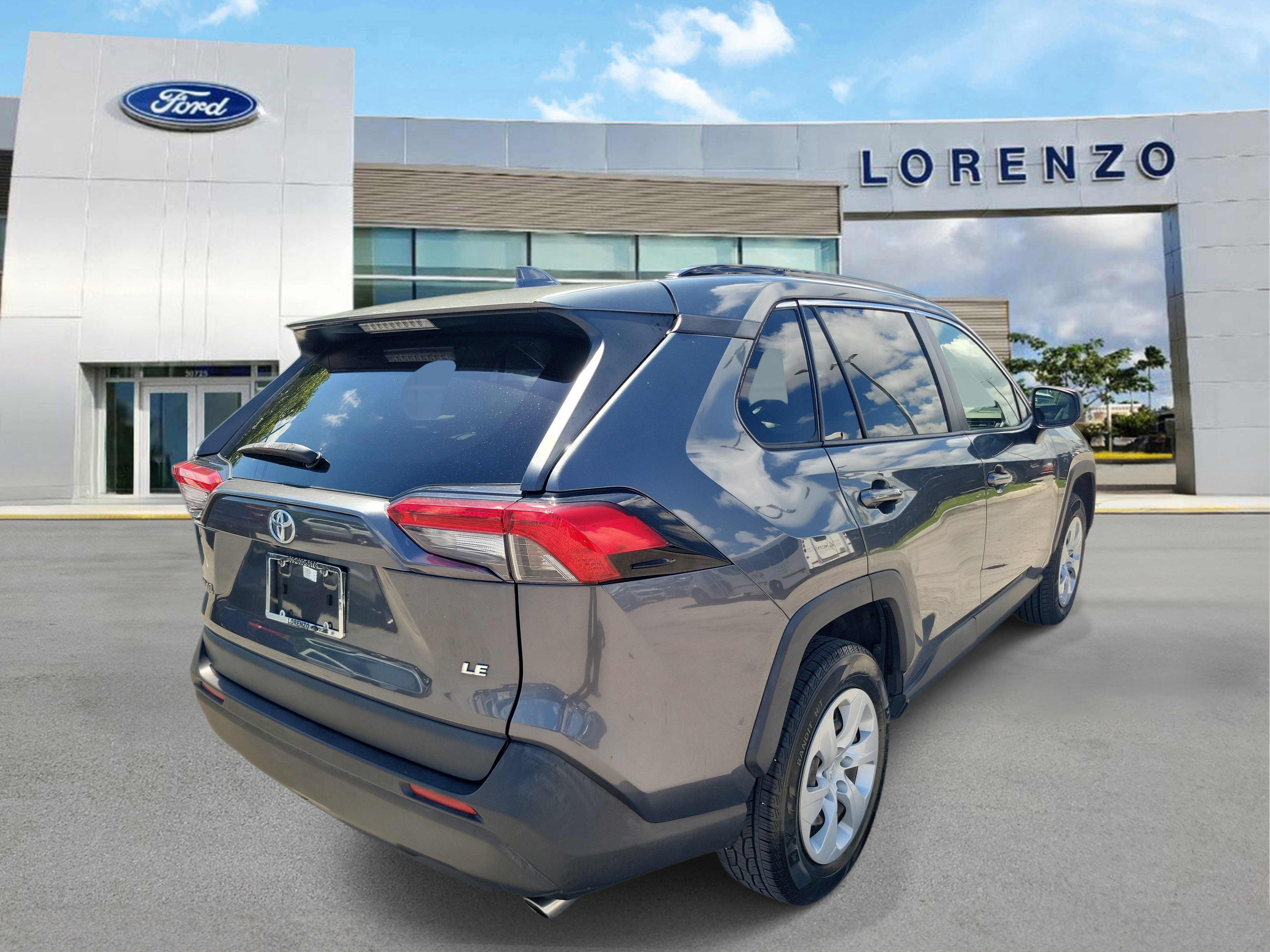 Used 2019 Toyota RAV4 LE FWD image 5