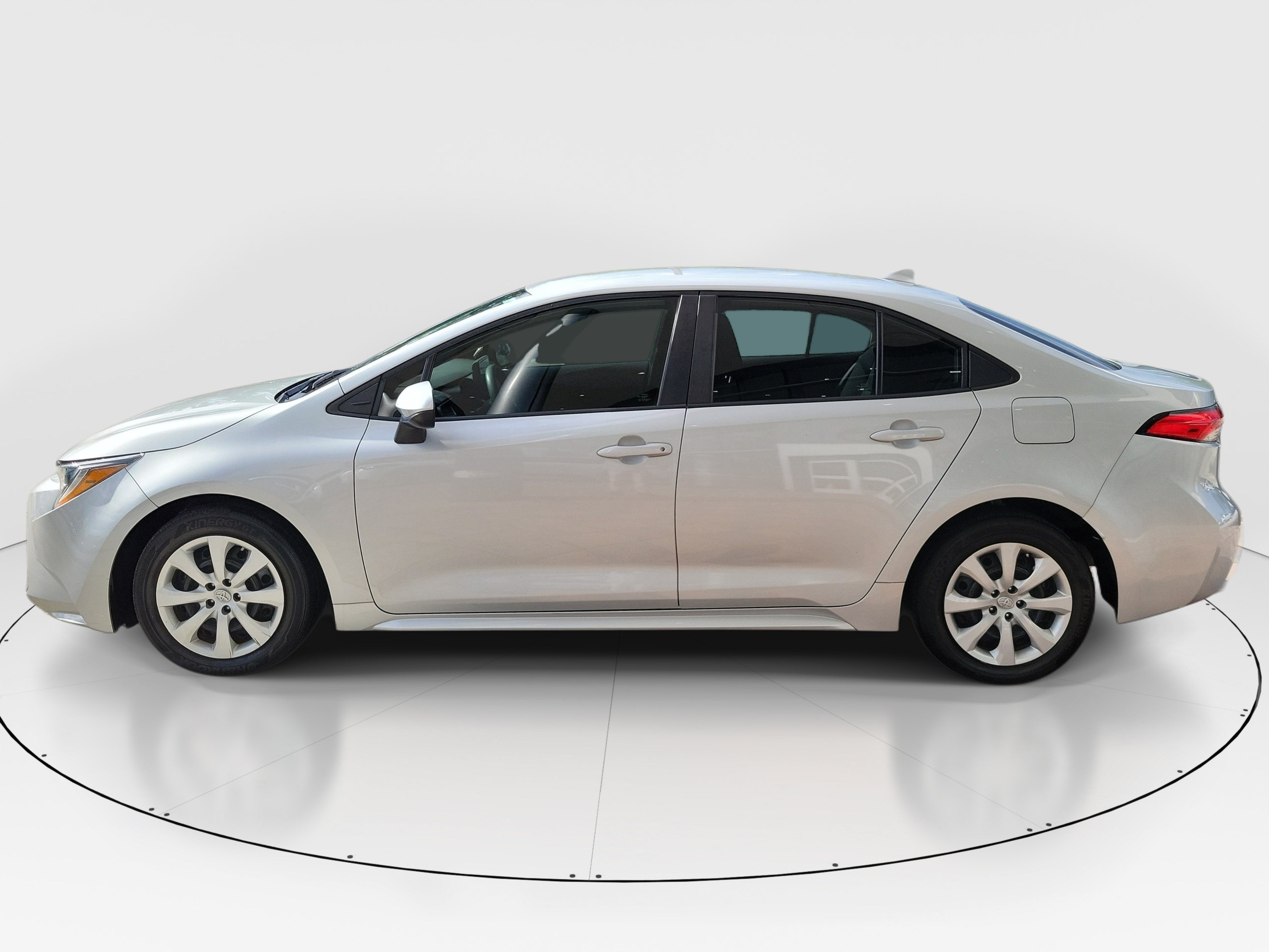 Used 2023 Toyota Corolla LE FWD image 4