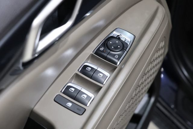 Used 2025 Kia Carnival FWD image 19