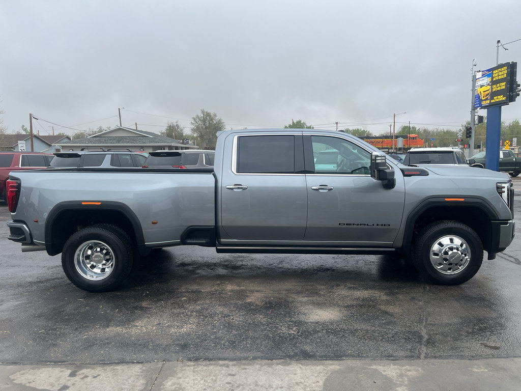 Used 2026 GMC Sierra 3500 Denali Ultimate w/ LPO, Black Badging Package AWD/4WD image 5