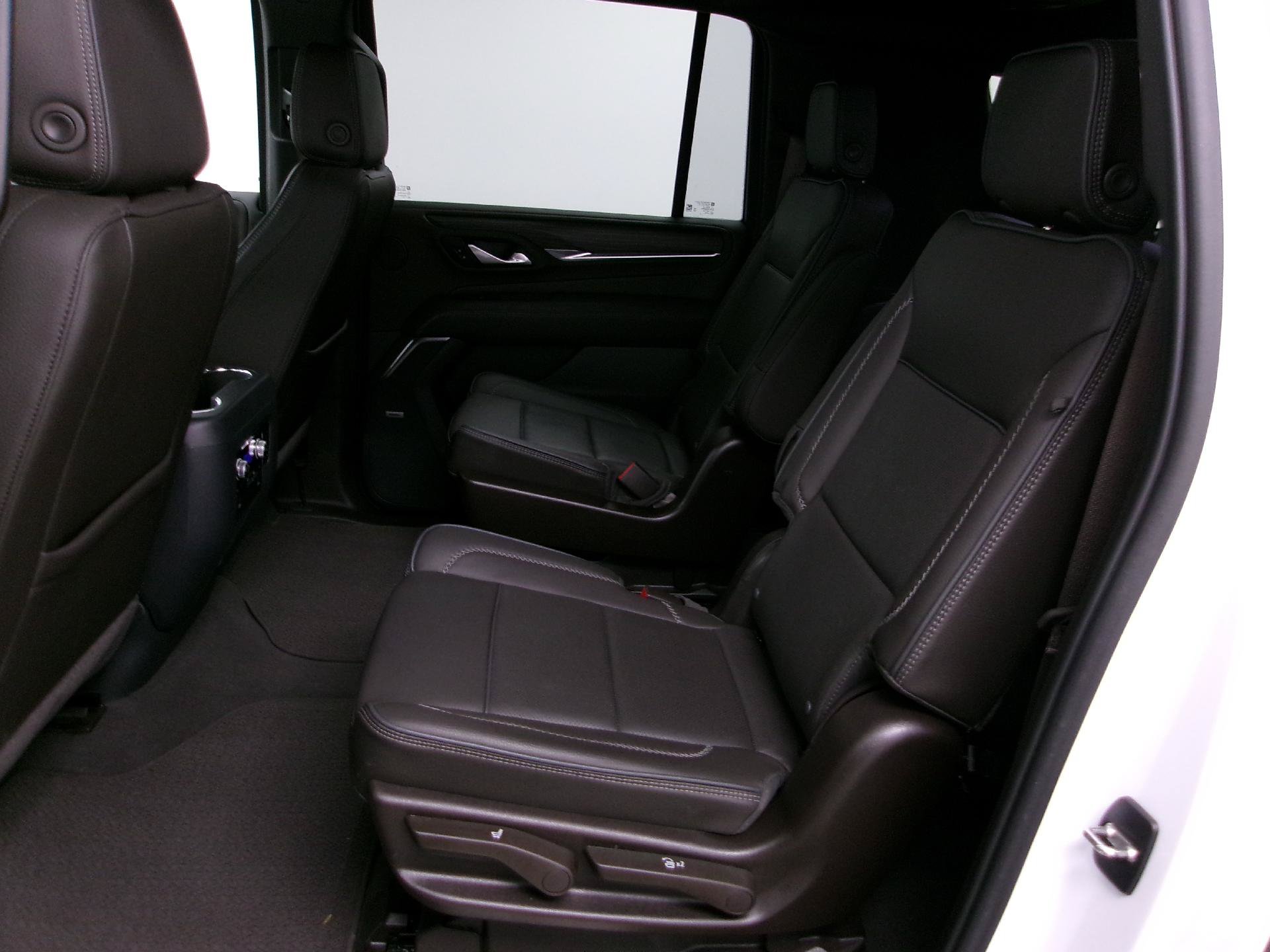 Used 2022 GMC Yukon XL Denali AWD/4WD image 11