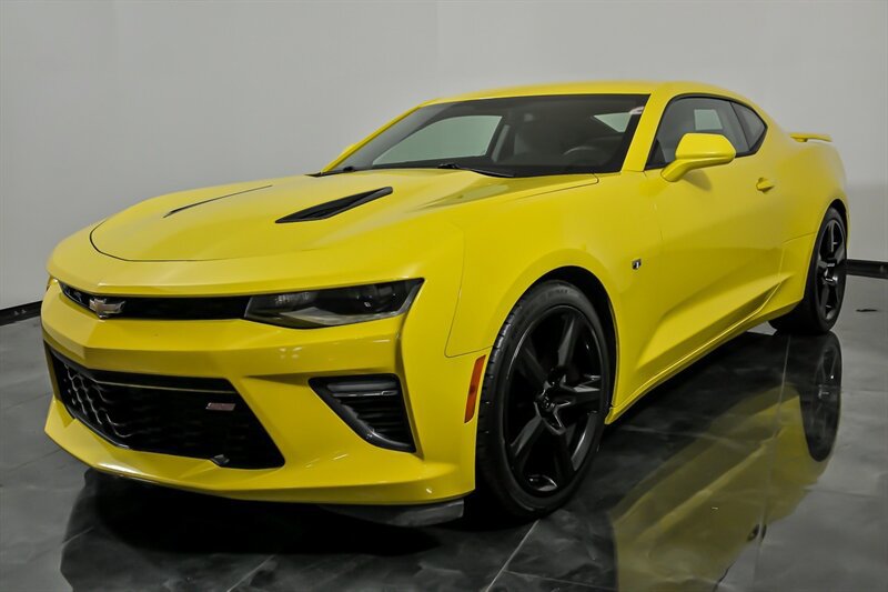 Used 2018 Chevrolet Camaro SS RWD image 4