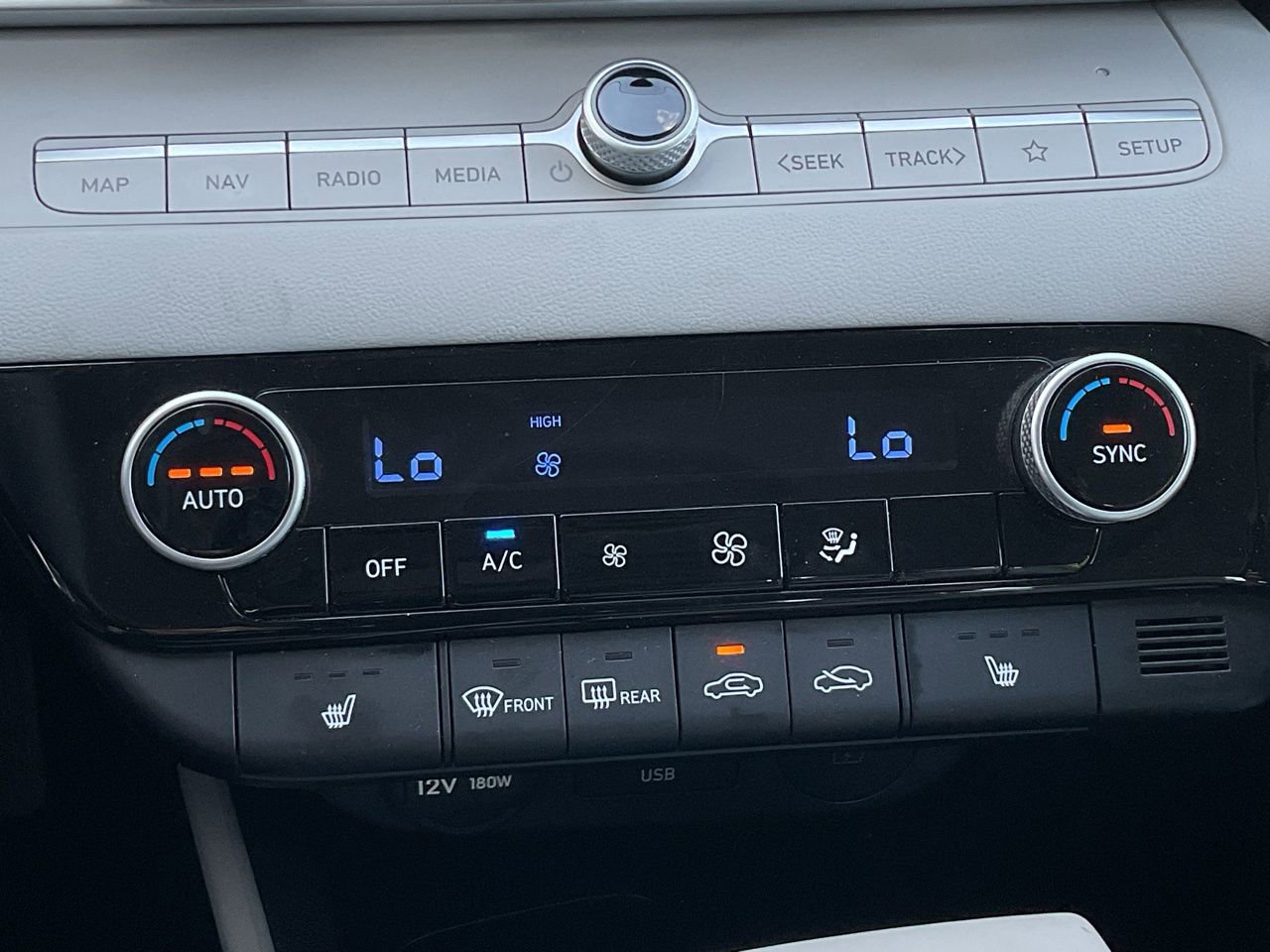 Used 2025 Hyundai Elantra Limited image 32