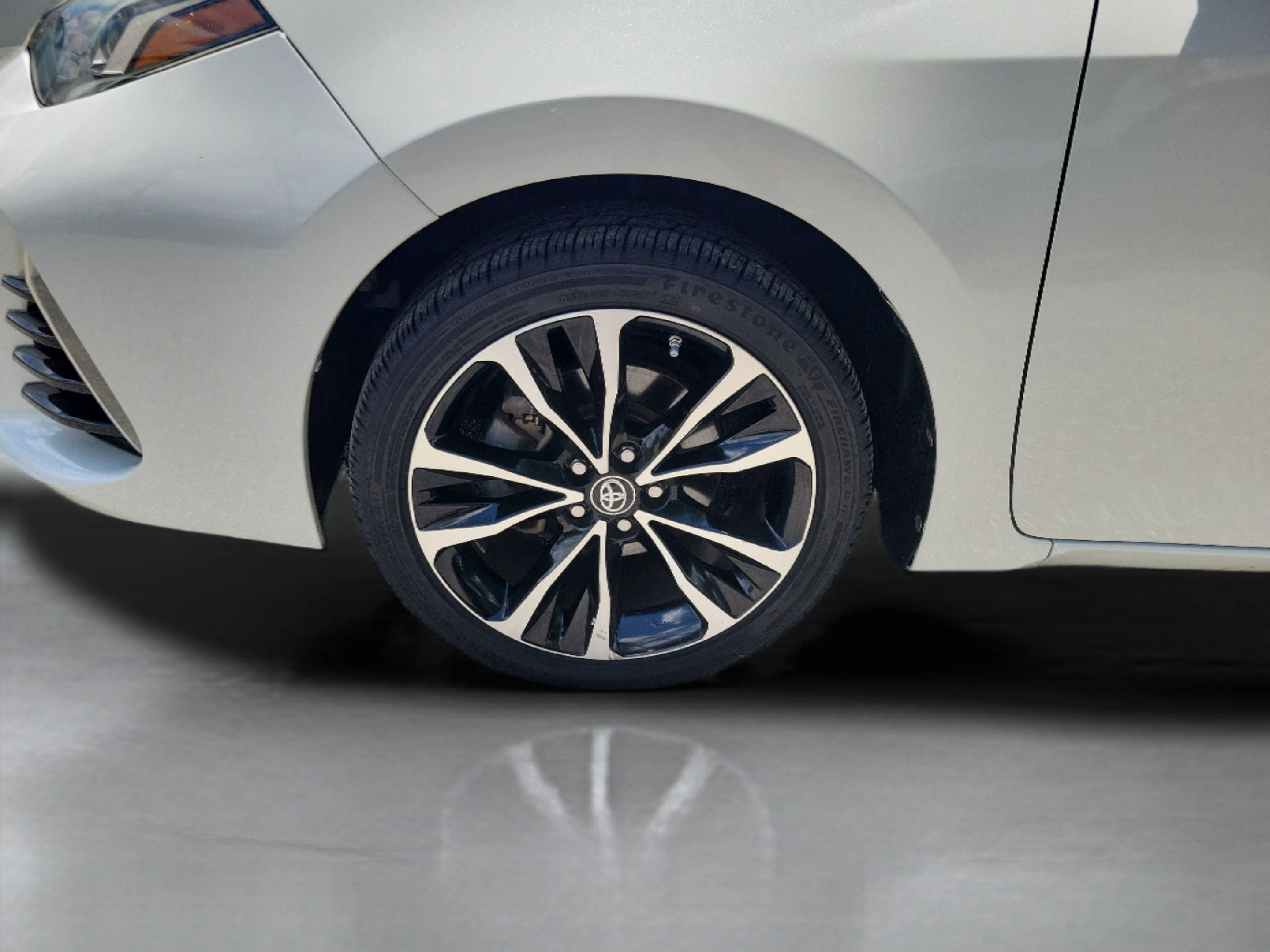 Used 2018 Toyota Corolla SE FWD image 32