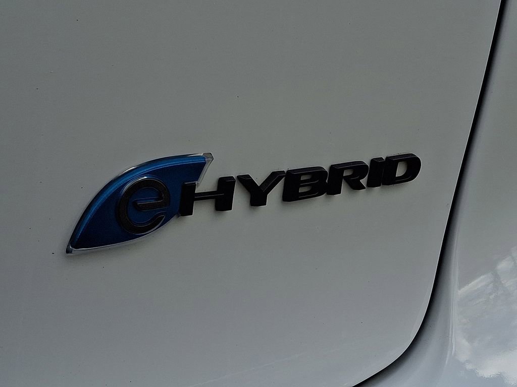 Used 2024 Chrysler Pacifica Select image 32