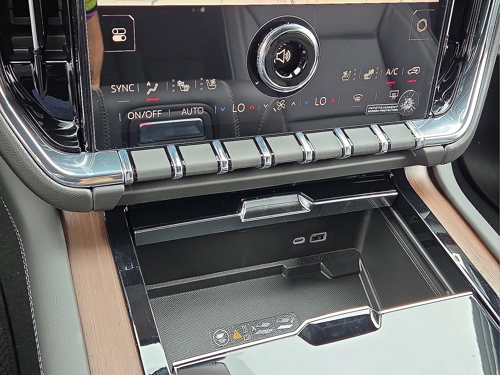 New 2026 GMC Yukon Denali w/ Sun & Power Step Package image 21