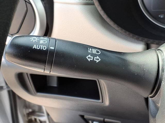 Used 2021 Nissan Versa SV FWD image 24