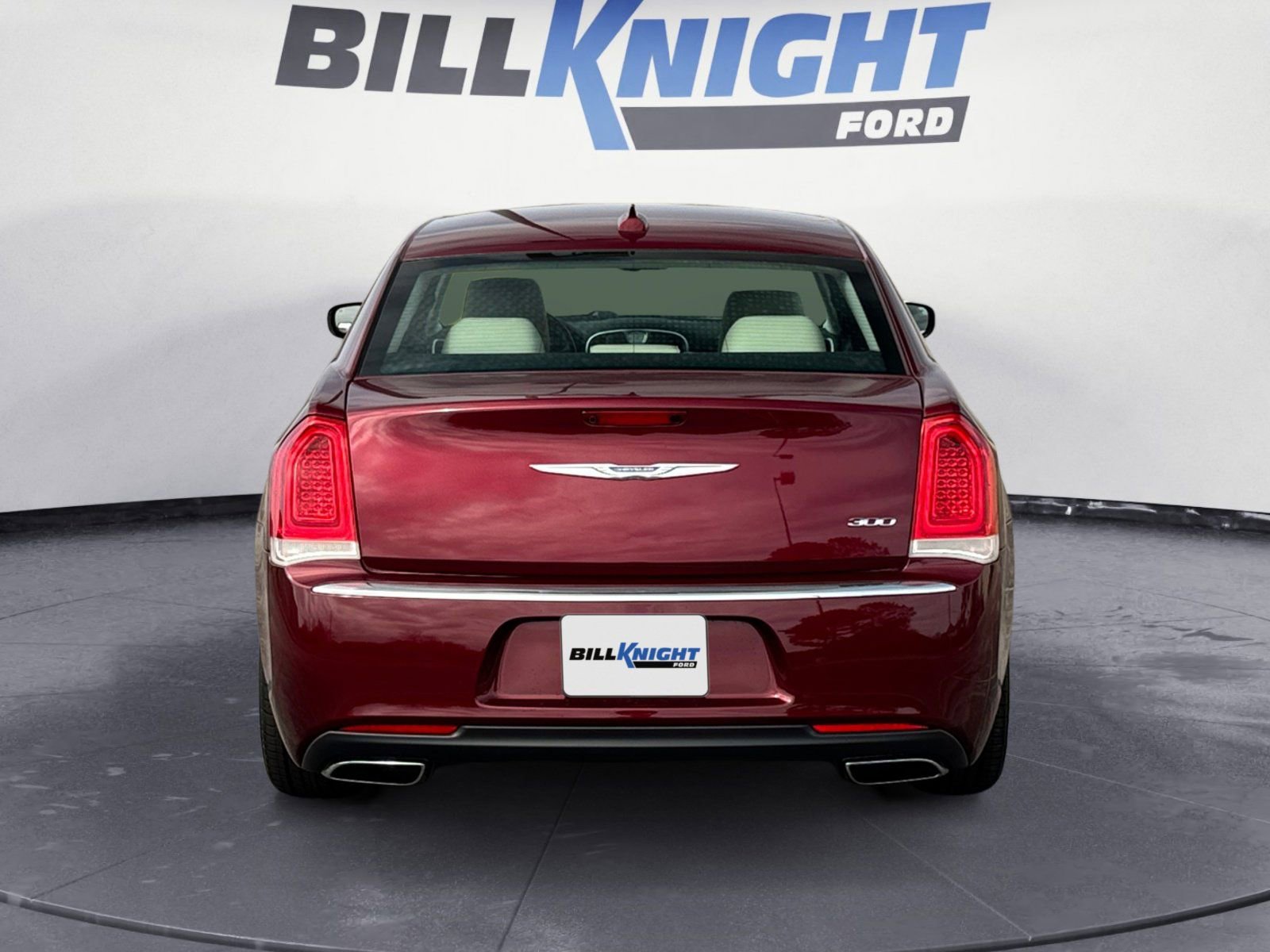 Used 2018 Chrysler 300 Limited w/ Harman/Kardon Audio Group image 4