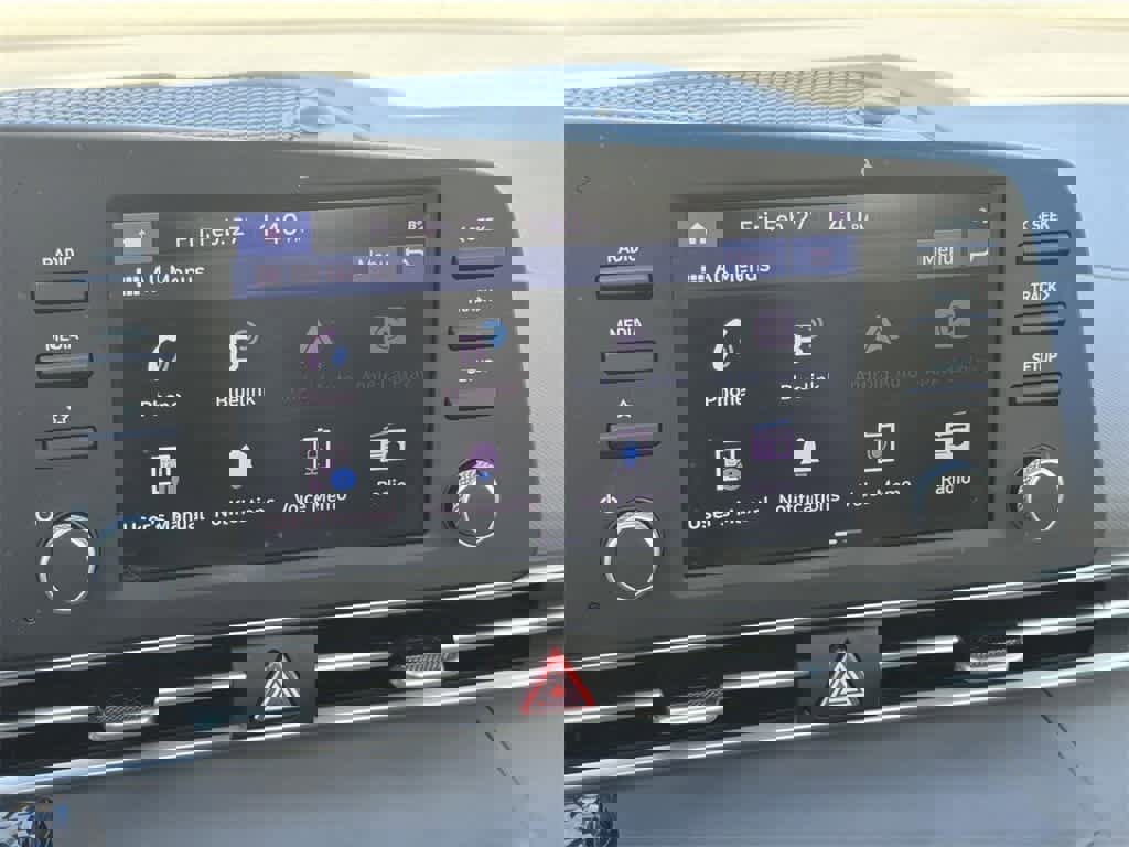 Used 2023 Hyundai Elantra SEL w/ Cargo Package image 15