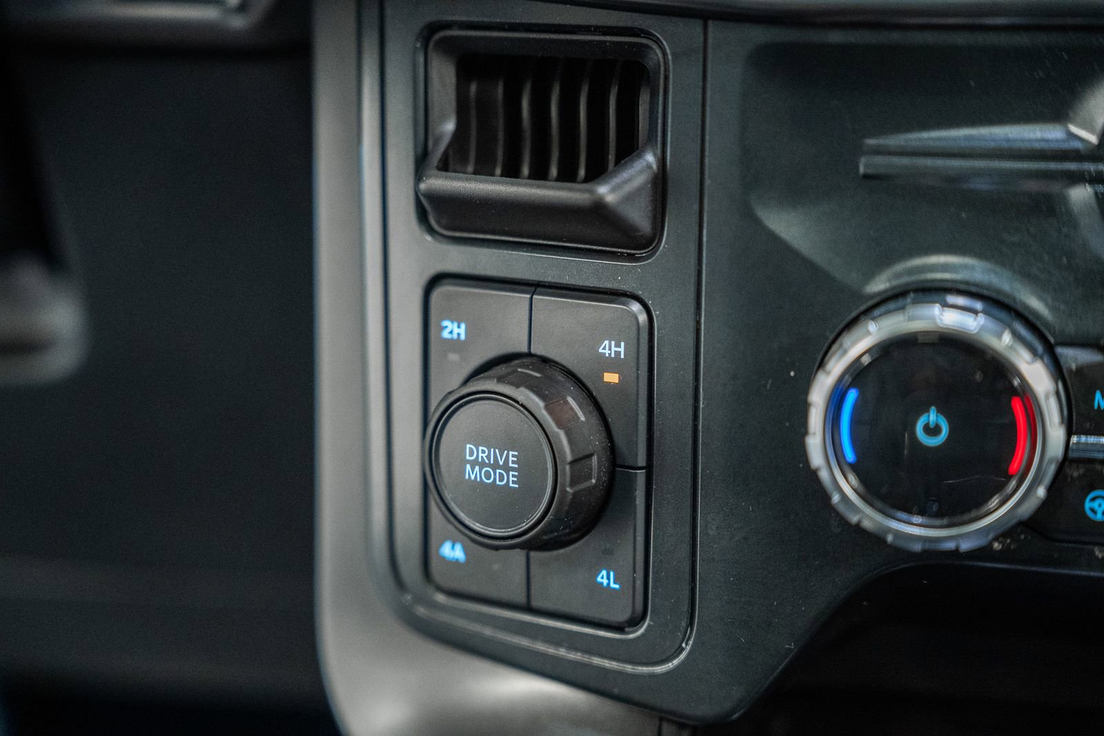 Certified 2024 Ford F150 Lariat image 31