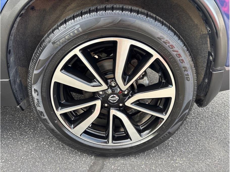 Used 2018 Nissan Rogue SL w/ Premium Package image 26