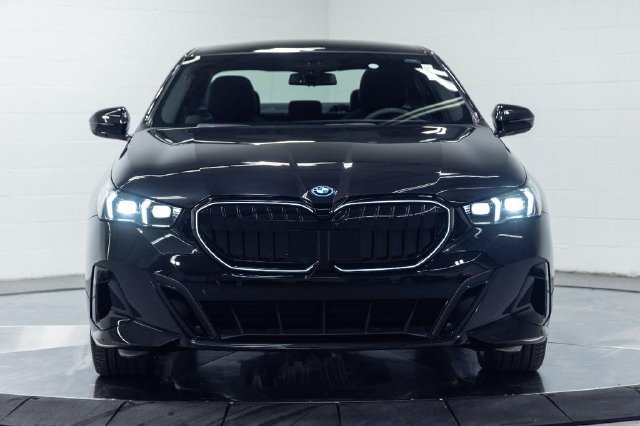New 2027 BMW 550e xDrive w/ Executive Package AWD/4WD image 7