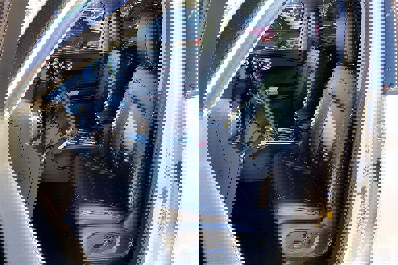 Used 2023 Ford Explorer XLT w/ Equipment Group 202A image 6