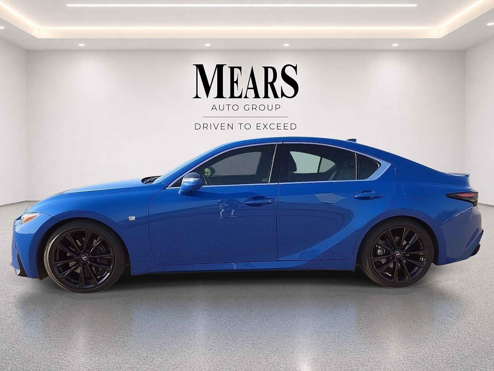 Used 2022 Lexus IS 350 F Sport RWD image 2