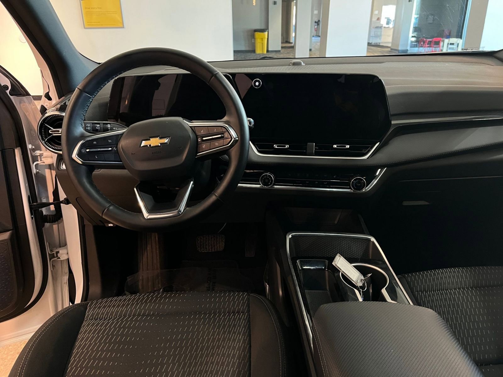 Used 2025 Chevrolet Equinox LT FWD image 34