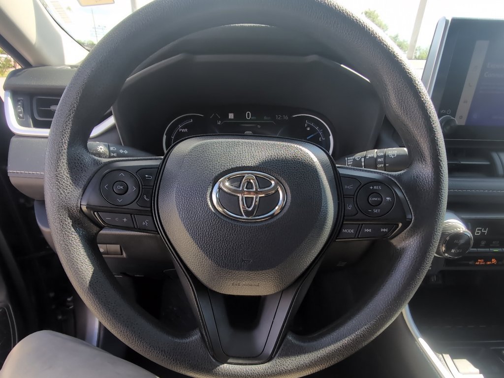 Used 2025 Toyota RAV4 XLE AWD/4WD image 14