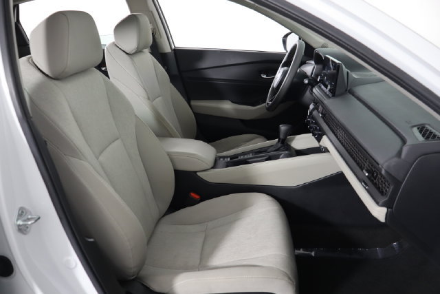 Used 2025 Honda Accord SE image 17