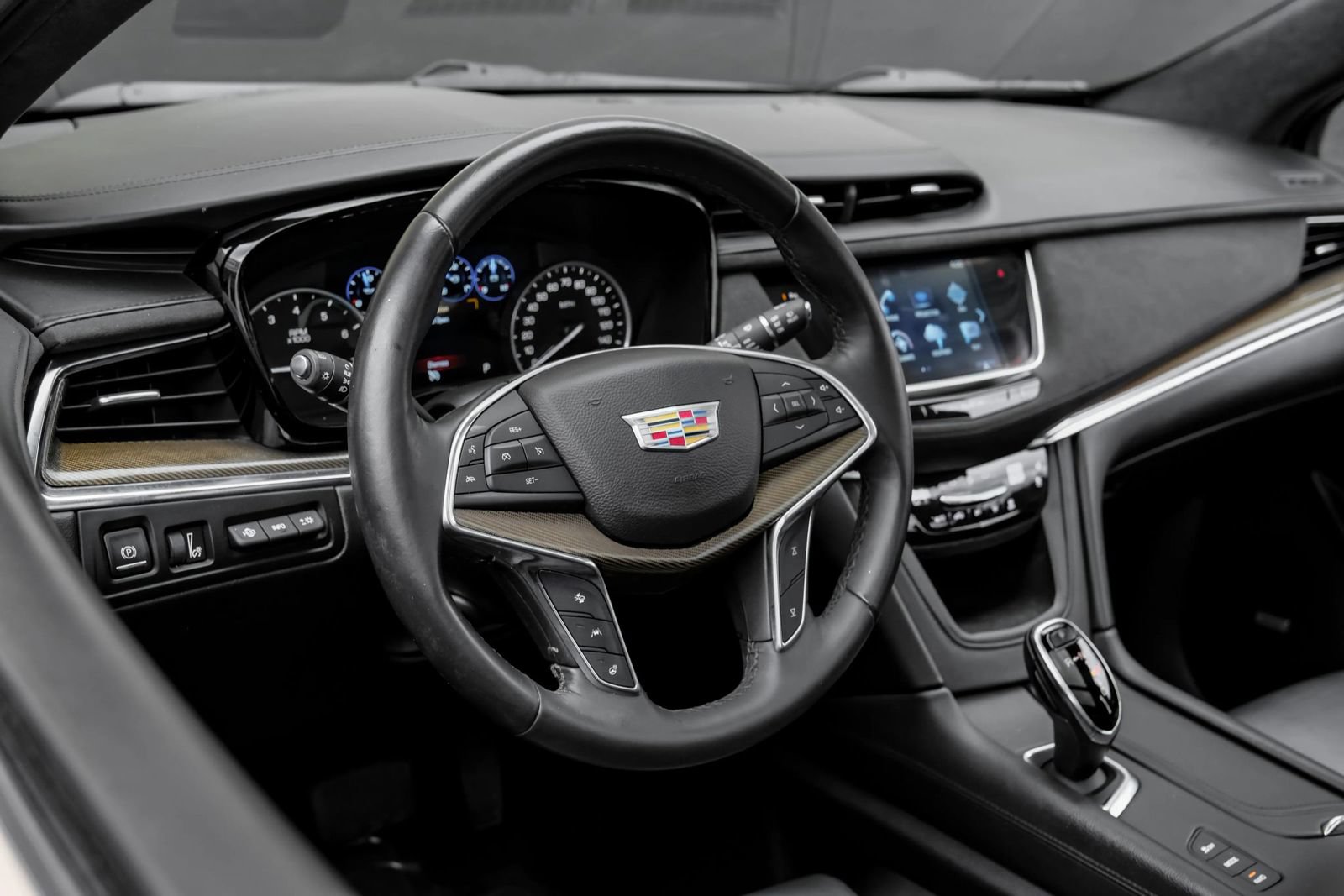 Used 2017 Cadillac XT5 Platinum AWD/4WD image 25
