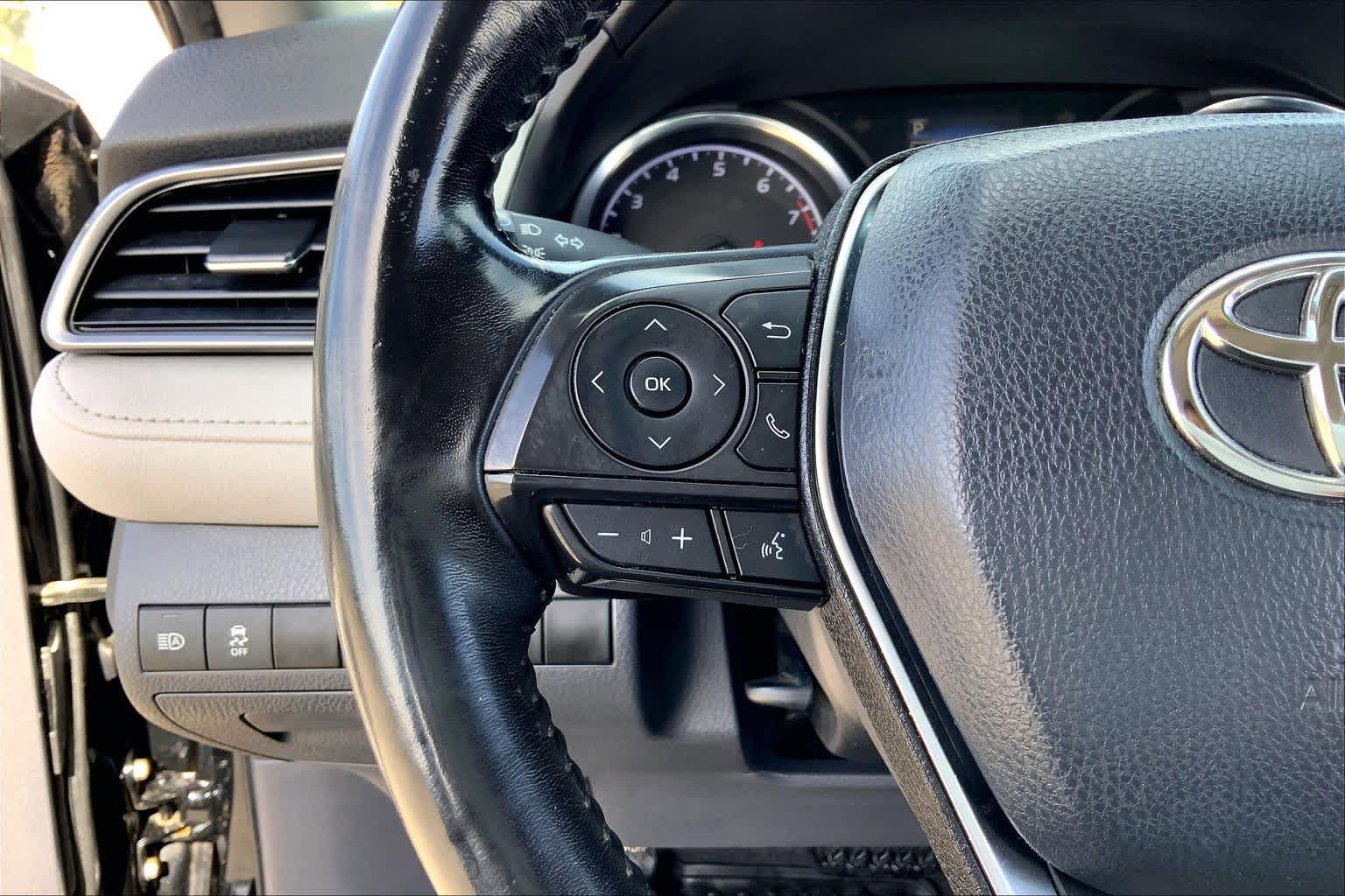 Used 2019 Toyota Camry SE w/ Convenience Package FWD image 23