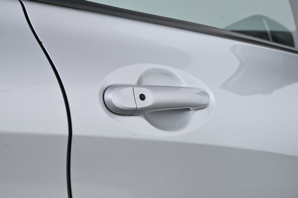 Used 2015 Nissan Versa Note SV image 10