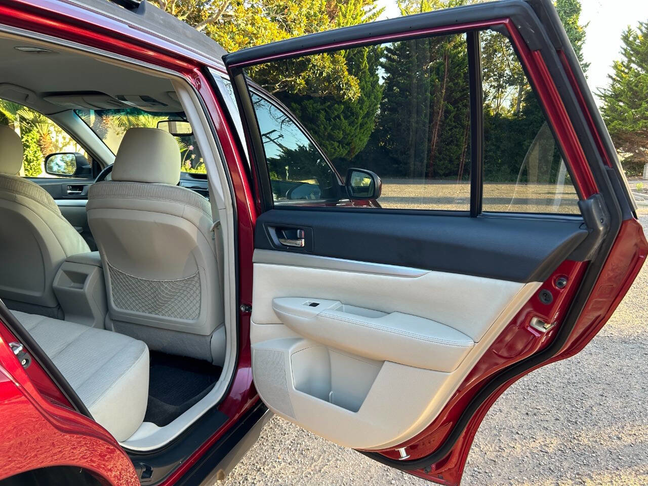 Used 2011 Subaru Outback 2.5i Premium image 31