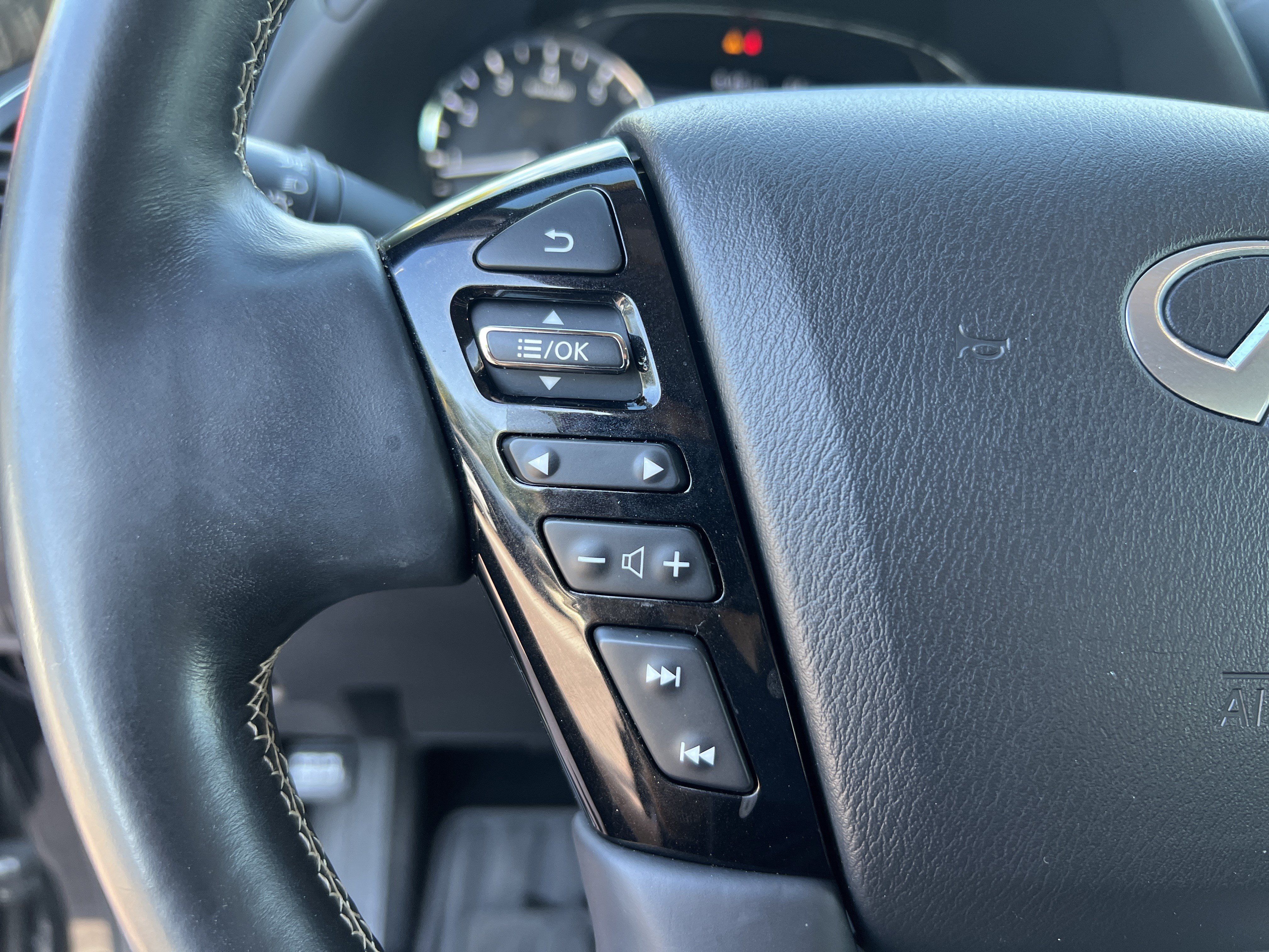 Used 2023 INFINITI QX80 Premium Select w/ All-Season Package RWD image 19