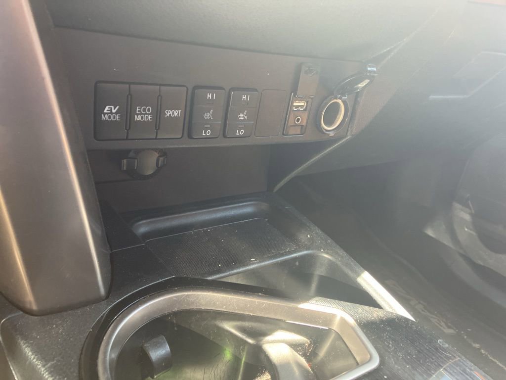 Used 2017 Toyota RAV4 Limited image 19