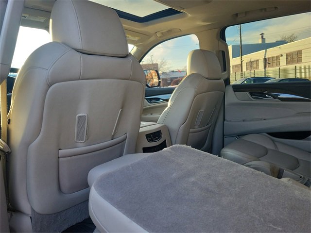 Used 2020 Cadillac Escalade Luxury w/ Escalade Sport Edition image 31