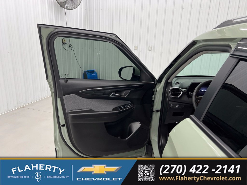 Used 2025 Chevrolet TrailBlazer LT FWD image 8
