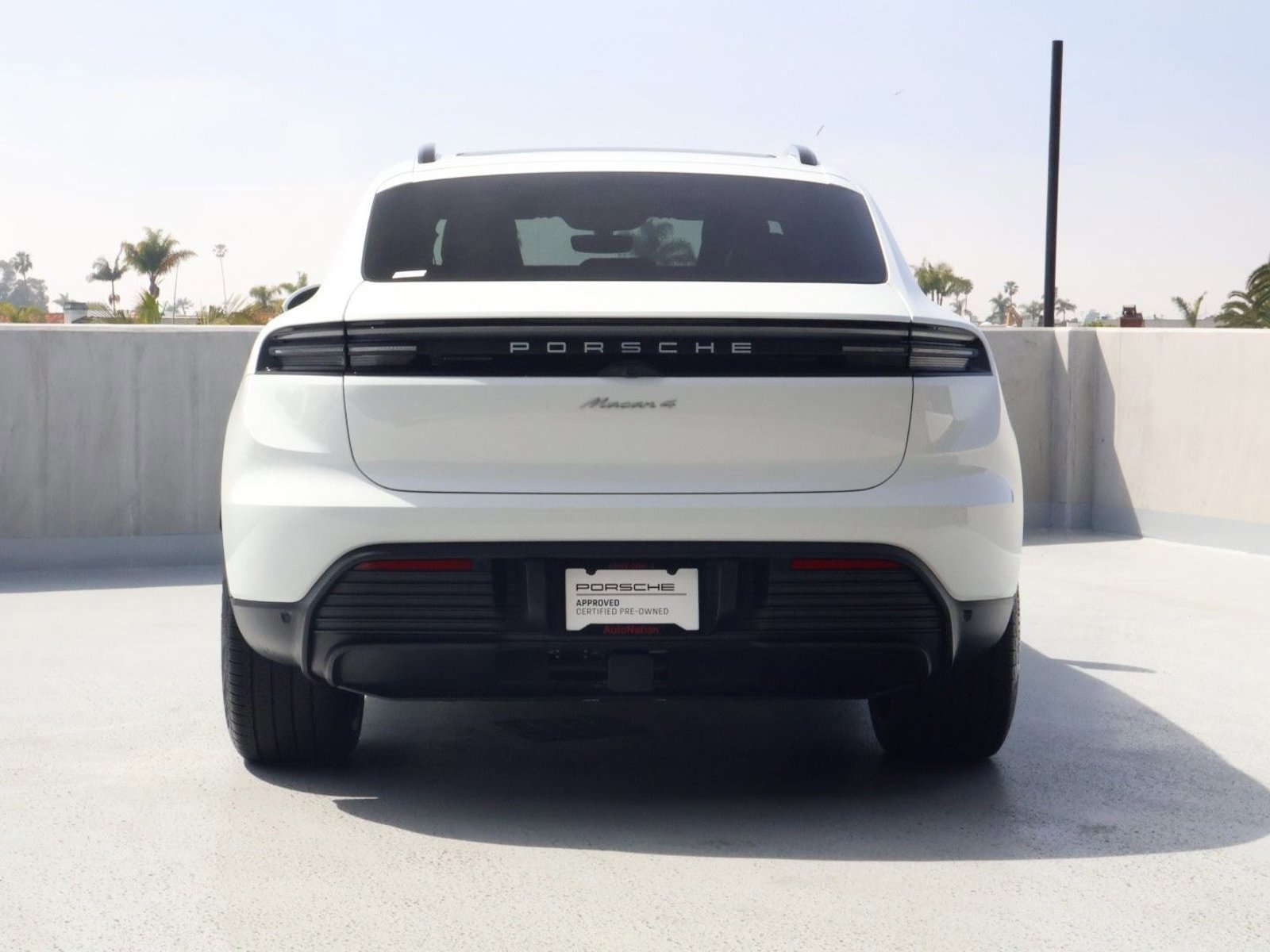 Certified 2025 Porsche Macan 4 Electric image 9