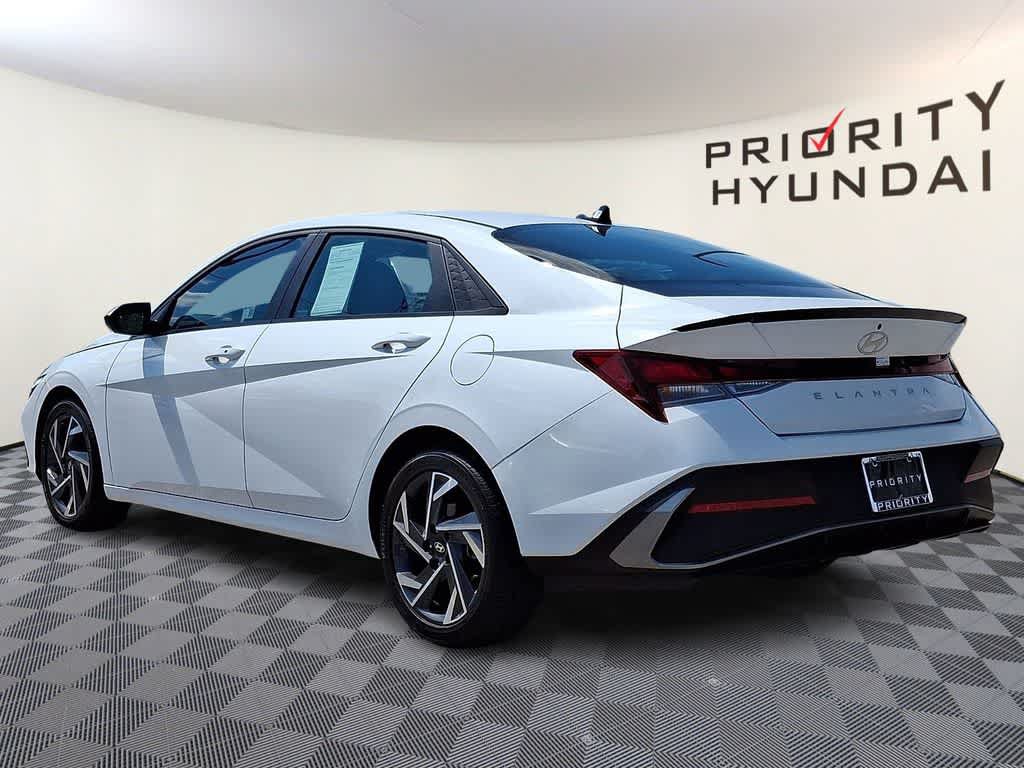 Certified 2025 Hyundai Elantra Sport FWD image 6