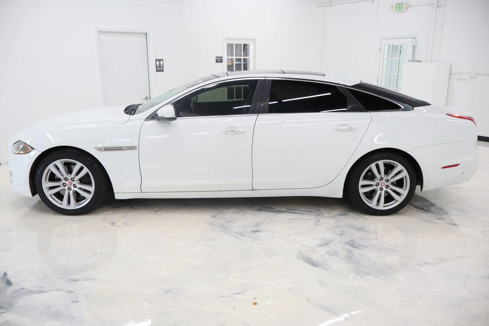 Used 2016 Jaguar XJ L Portfolio AWD/4WD image 4