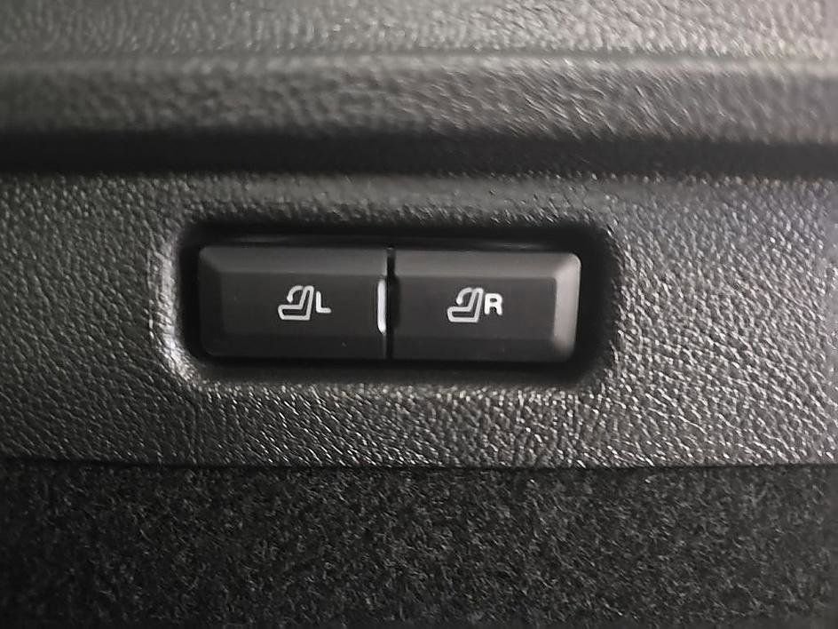 Used 2025 Lincoln Corsair AWD w/ Equipment Group 101A image 34