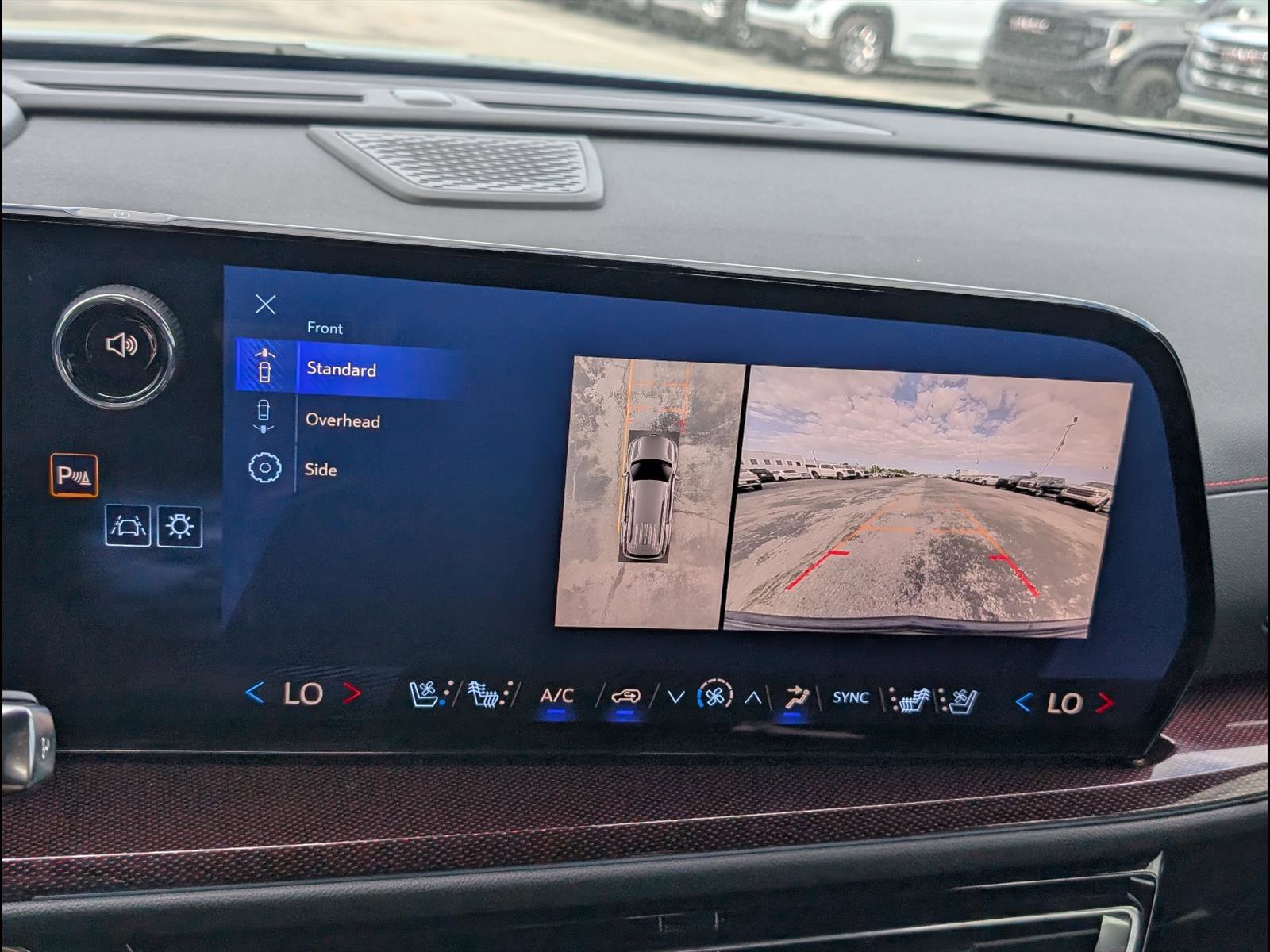 Used 2025 Chevrolet Traverse RS image 7