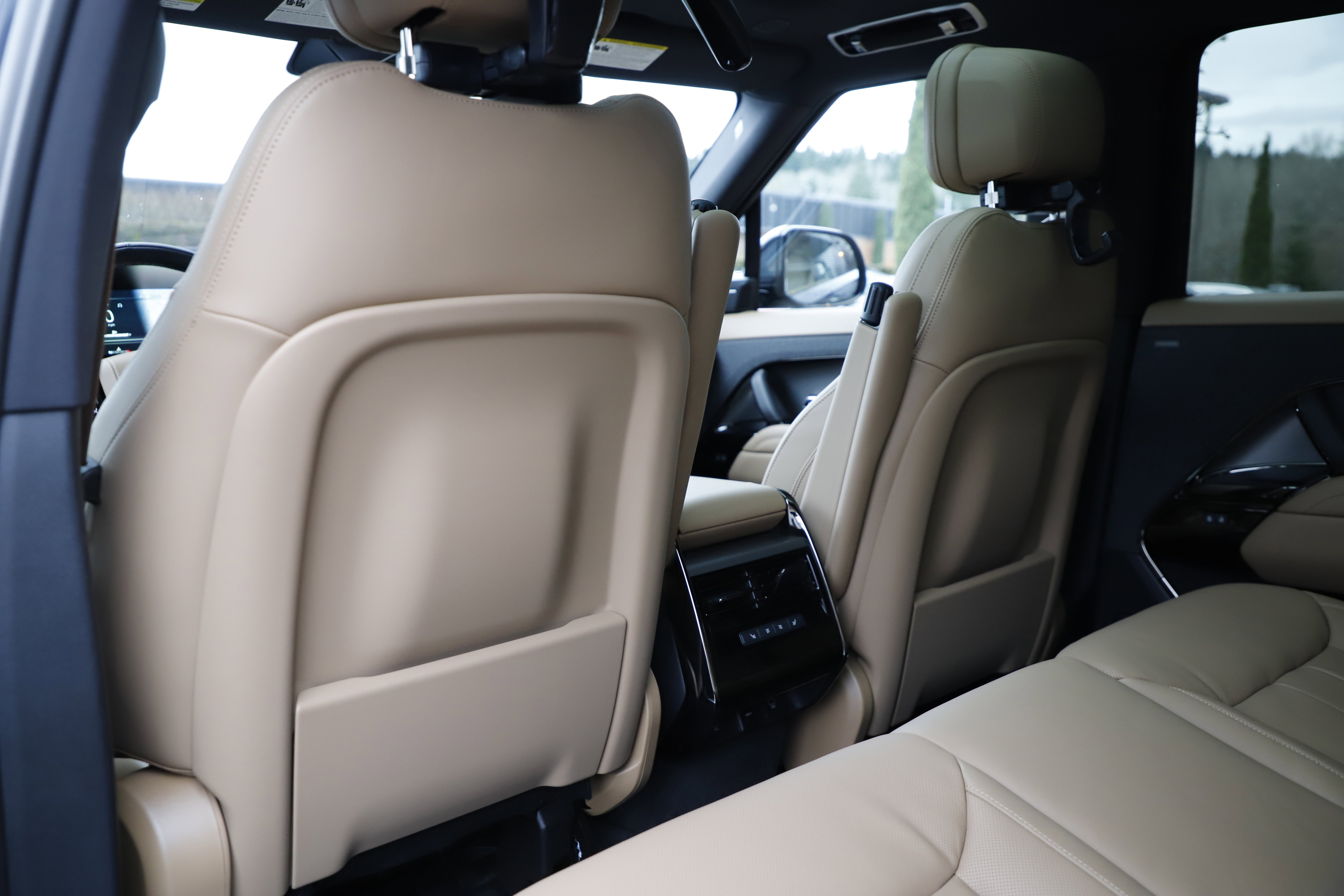 New 2025 Land Rover Range Rover Sport SE AWD/4WD image 17