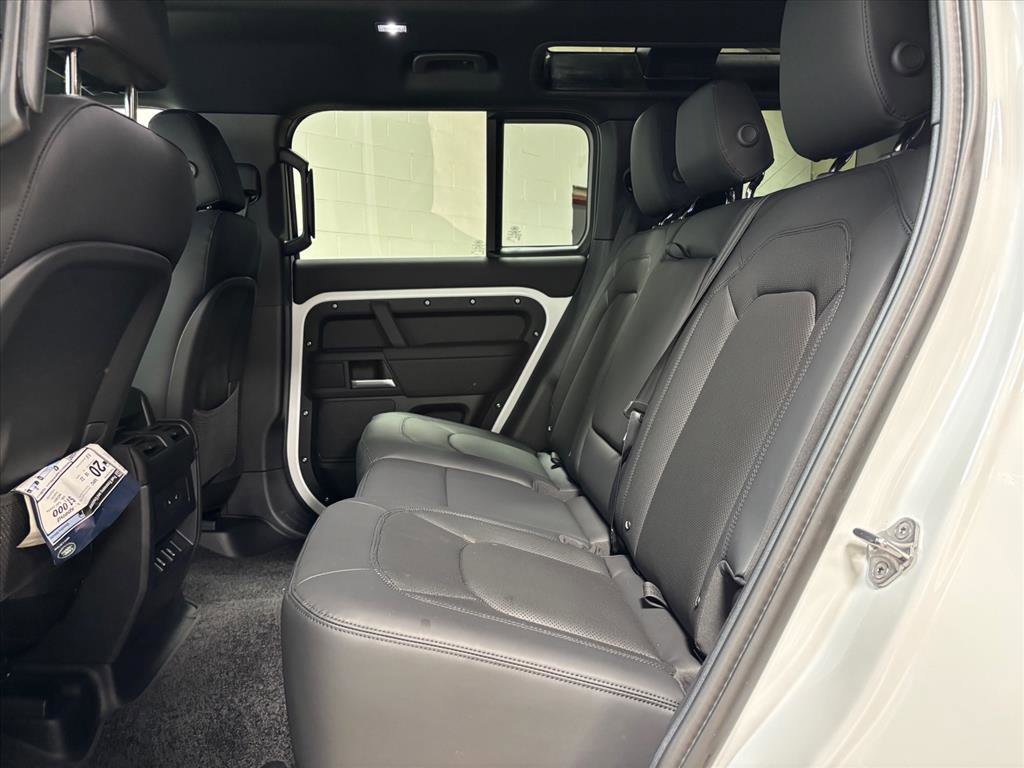 Used 2026 Land Rover Defender 110 X-Dynamic SE image 29