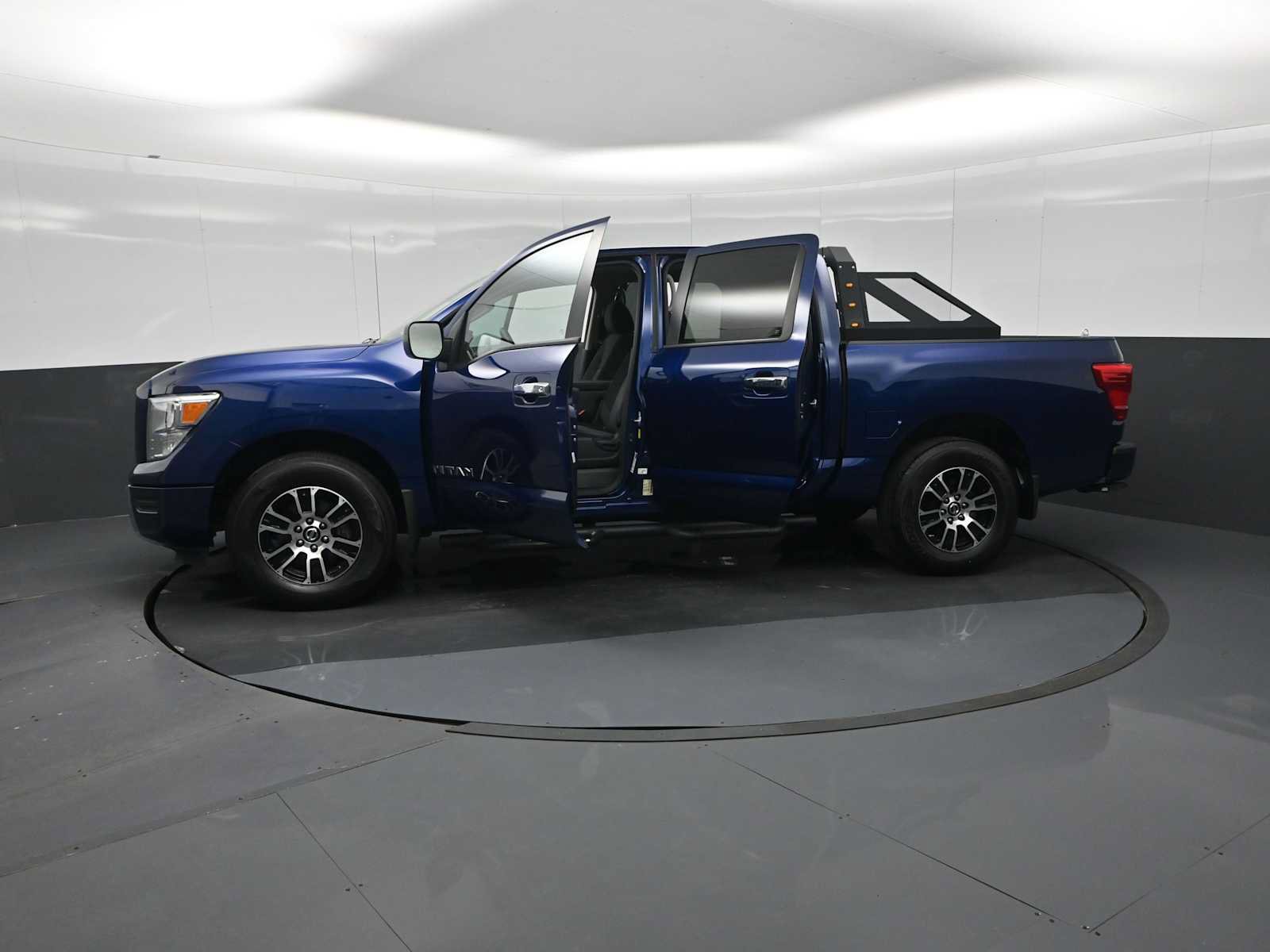 Used 2021 Nissan Titan SV w/ Accessory Utility Package AWD/4WD image 38