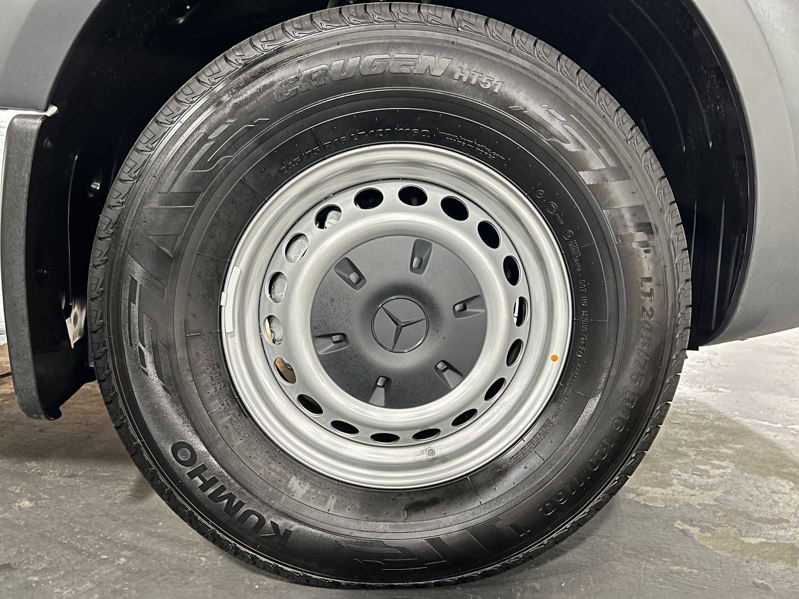 Used 2025 Mercedes-Benz Sprinter 2500 image 9