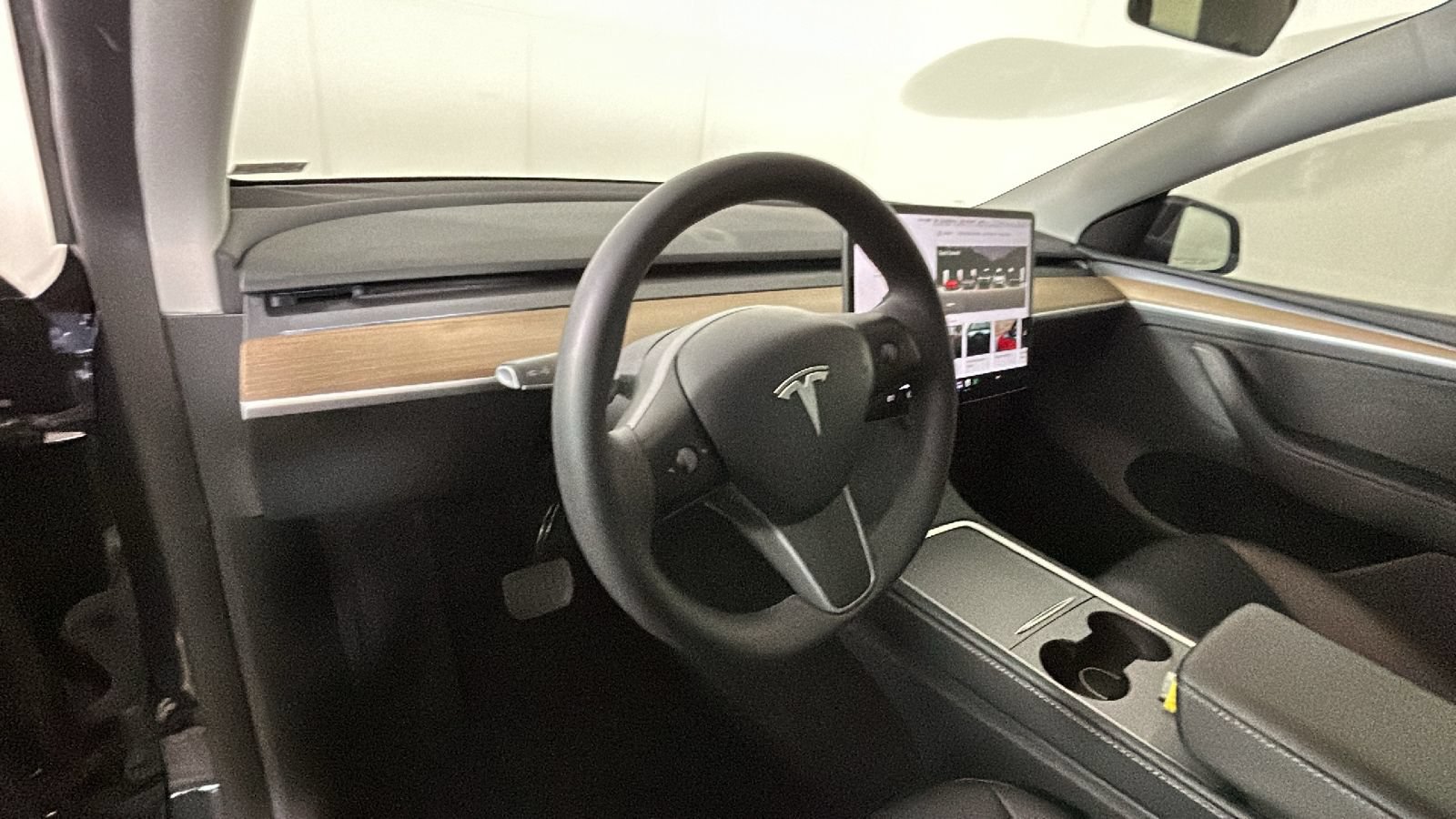 Used 2024 Tesla Model Y Long Range AWD/4WD image 15