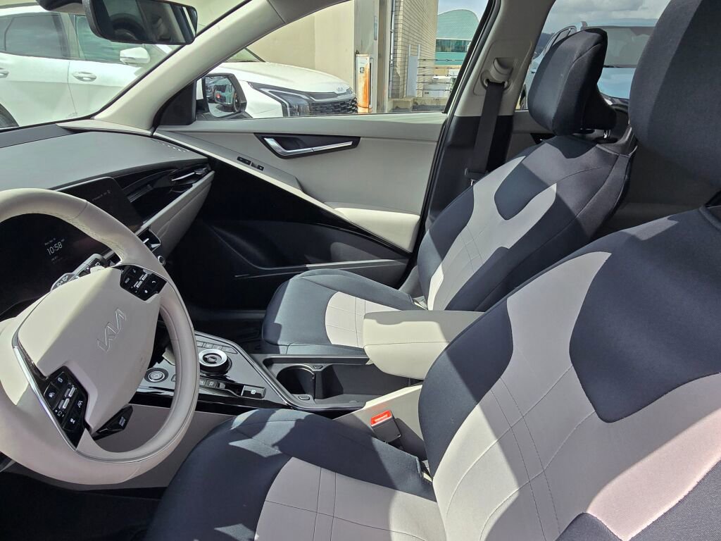 Used 2024 Kia Niro Wave w/ Wave Preserve Package image 20
