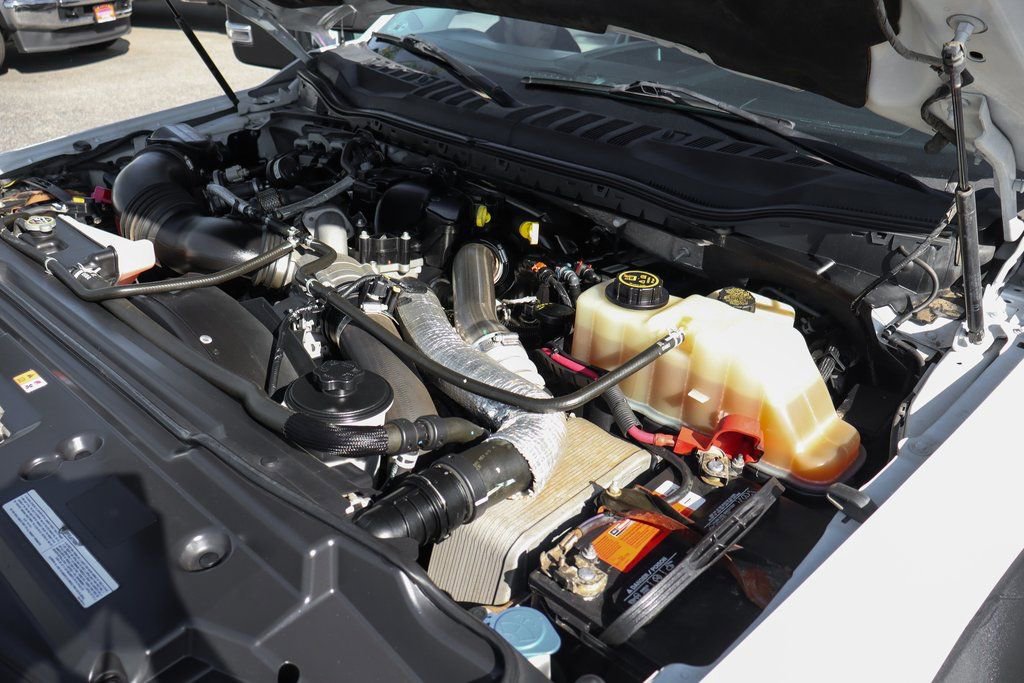 Used 2017 Ford F550 4x4 Crew Cab Super Duty image 14