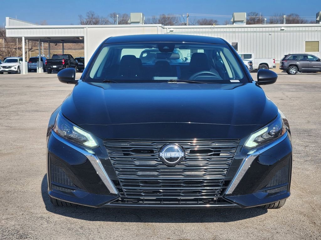 Used 2025 Nissan Altima 2.5 SV image 2