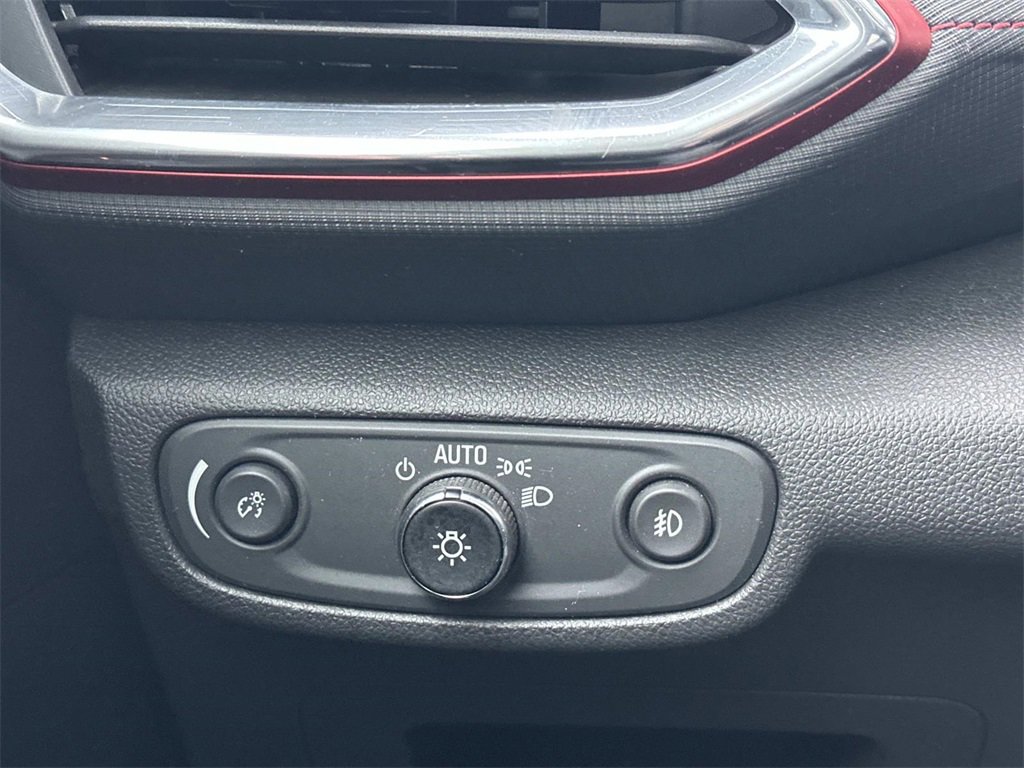 Used 2022 Chevrolet TrailBlazer RS w/ Sun and Liftgate Package image 27